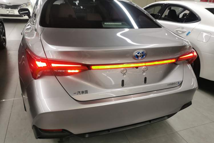 Used Toyota Avalon 2019 Dual-Engine 2.5L Luxury Edition China VI Standard
