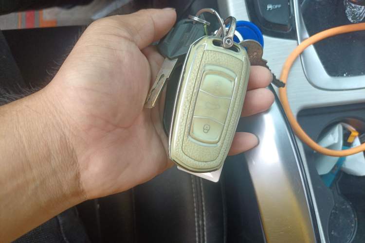 Used Geely Auto Emgrand X7 Sport 2020 1.8TD DCT Two-Wheel Drive Smart Connect 4G-Enabled Version
