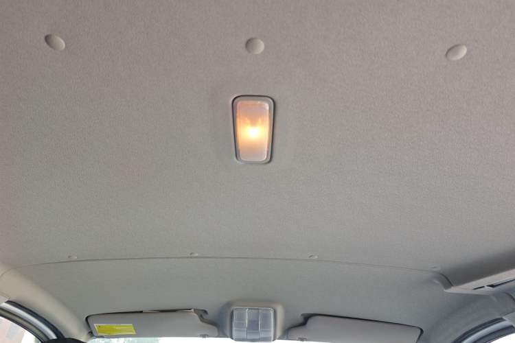 Used SAIC MAXUS Xintu V80 2024 Aotuntong Value Edition 6MT Short Wheelbase Ultra-Low Roof 127 Ps 5/6 Seats
