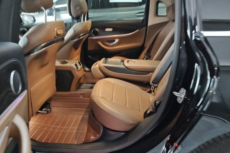 Used Mercedes-Benz E-Class 2018 E 300 L Sporty and Stylish Model
