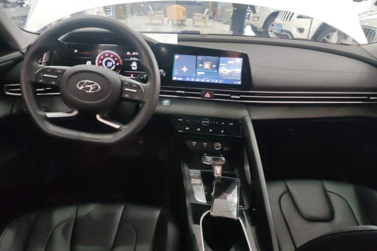 Used Hyundai Elantra 2021 1.5L CVT LUX Prestige Edition
