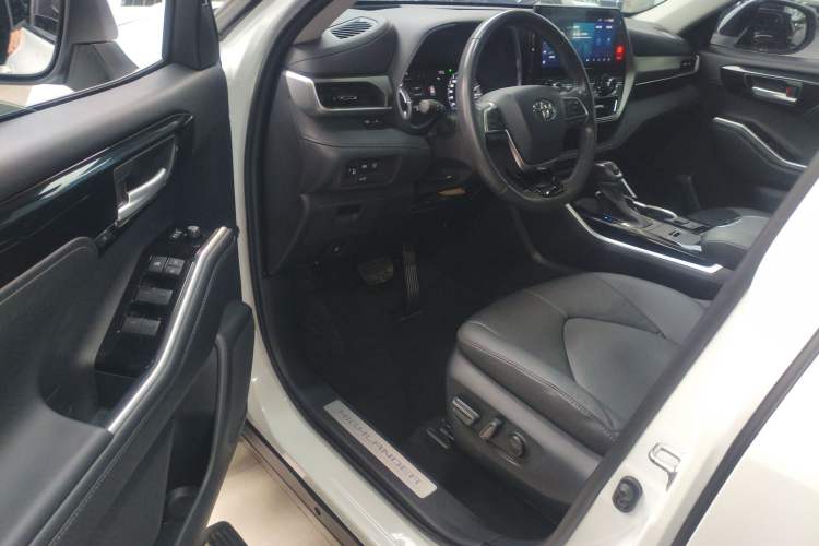 Used Toyota Highlander 2022 Dual-Engine 2.5L Four-Wheel Drive Prestige Version 7 Seats