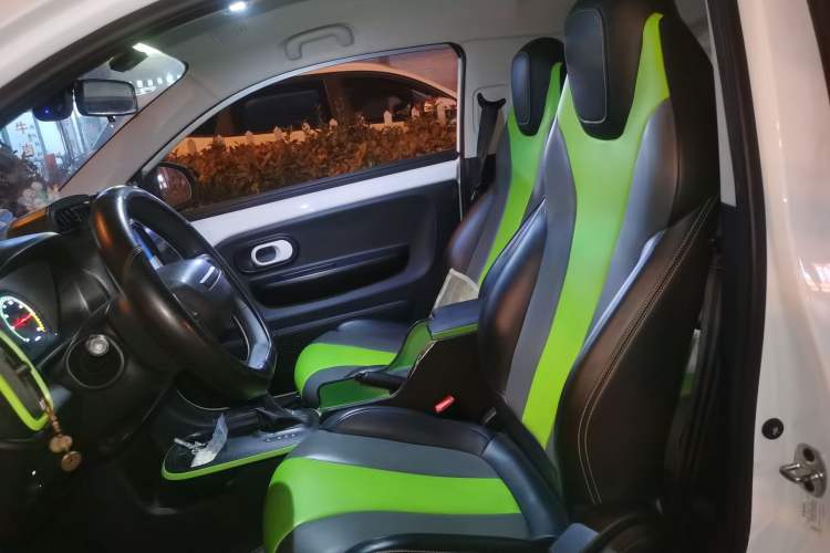 Used Roewe Clever 2021 302 km New Four-Seater Super-Efficient Version