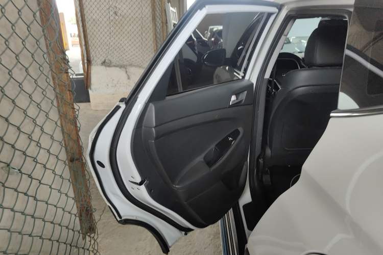 Used Hyundai Tucson 2019 280TGDi Dual-Clutch Two-Wheel Drive Fashion Edition China VI Standard
