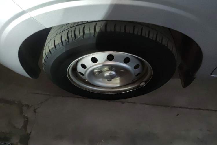 Used Wuling Hongguang V 2022 1.5L Jingqu Edition Enclosed-Window Vehicle with Electric Power Steering LAR