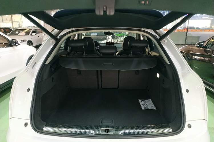 Used Audi Q3 2017 40 TFSI quattro all-wheel-drive sport model
