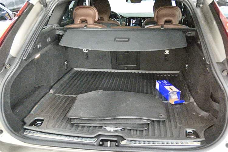 Used Volvo V90 2021 Cross Country B5 AWD Smart Range Edition
