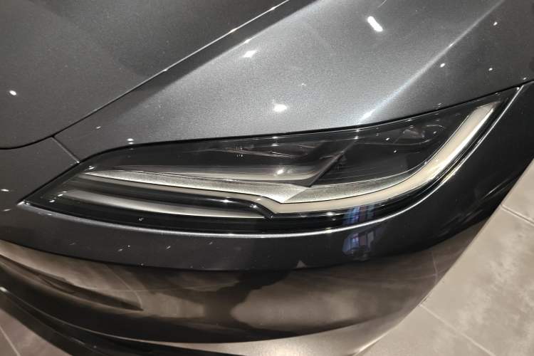 Used Tesla Model 3 2023 Rear-Wheel-Drive Version
