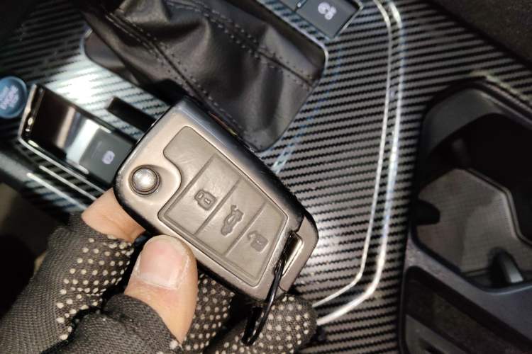 Used Volkswagen Tiguan L 2024 Outstanding Model 330TSI Automatic Two-Wheel Drive R-Line Dragon Glory Edition
