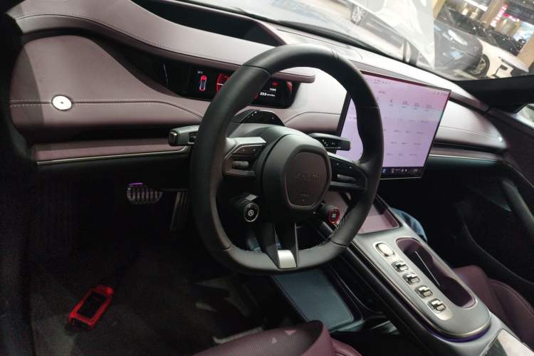 Used  SU7 2024 Four-Wheel Drive Ultra-Long Range Advanced Intelligent Driving Max Edition