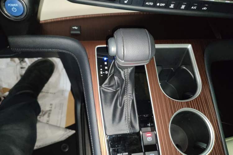 Used Toyota Granvia 2023 2.5L Hybrid Prestige PLUS Edition