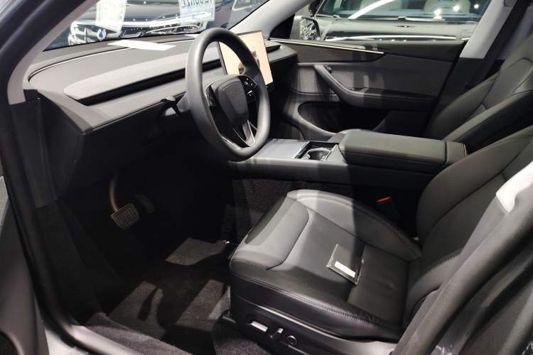 Used Tesla Model Y 2025 Rear-Wheel-Drive Version