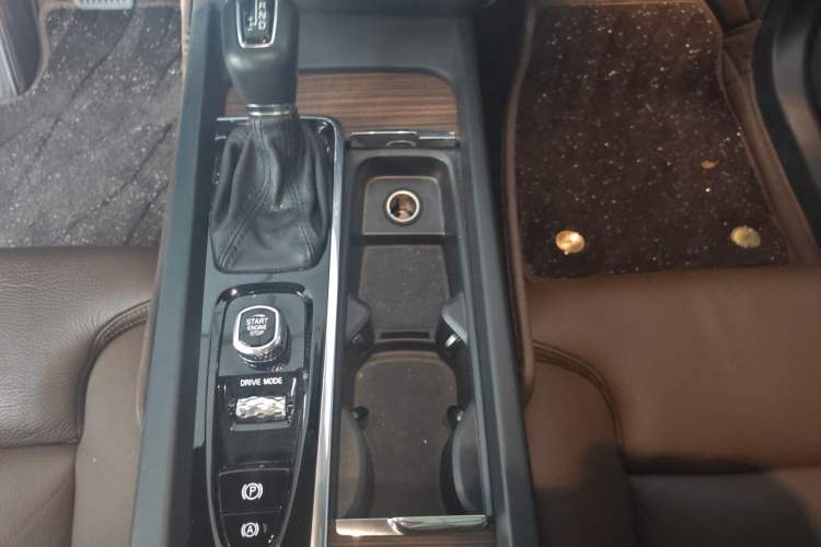 Used Volvo XC60 2021 T5 4x4 Smart Luxury Edition