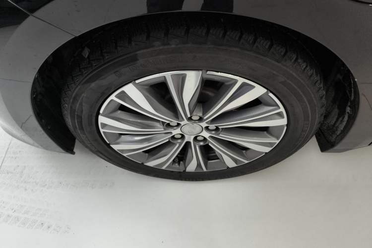 Used Hongqi E-QM5 2024 610 km PLUS
