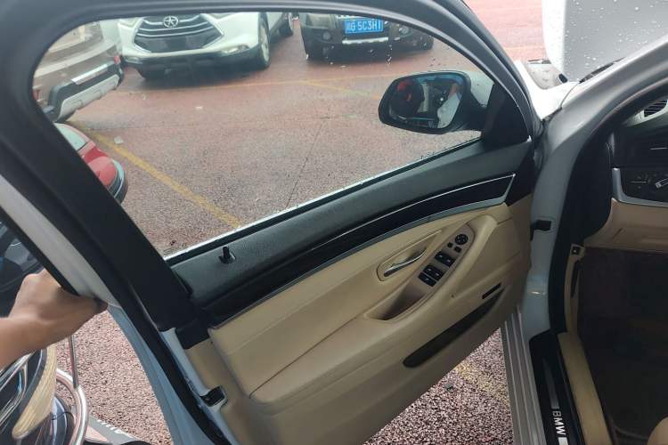 Used BMW 5 Series 2014 520Li Elegant Model
