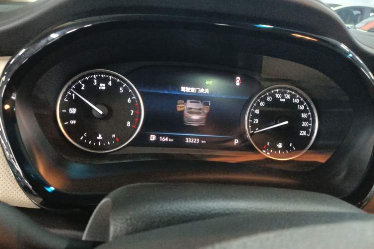 Used Buick GL8 2023 Facelifted Land Cruiser Executive Luxury Version
