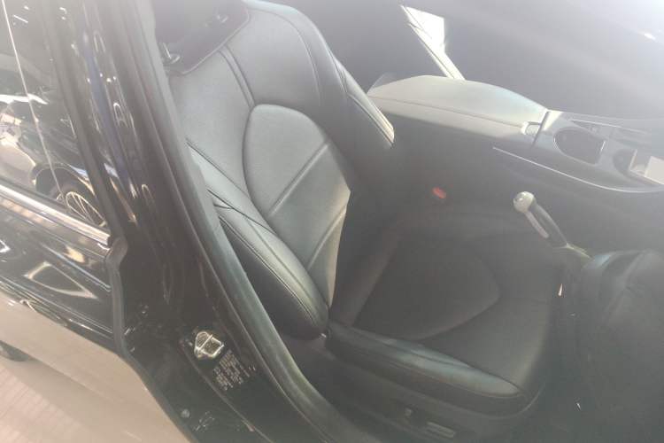 Used Toyota Avalon 2019 2.0L XLE Premium Edition China VI