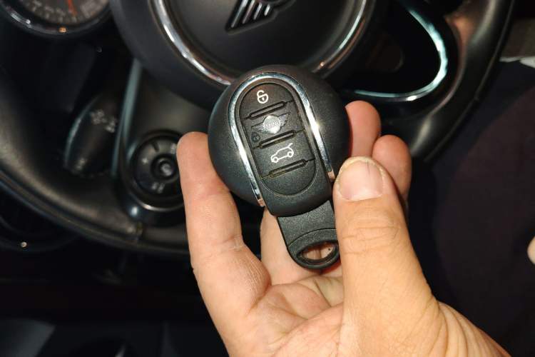 Used  MINI 2019 1.5T COOPER Classic Edition Five-Door Version
