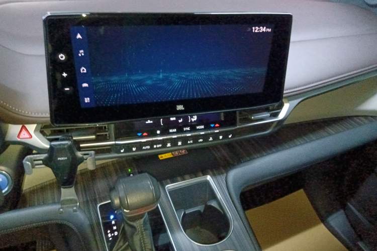 Used Toyota Granvia 2023 2.5L Hybrid Flagship VIP Edition
