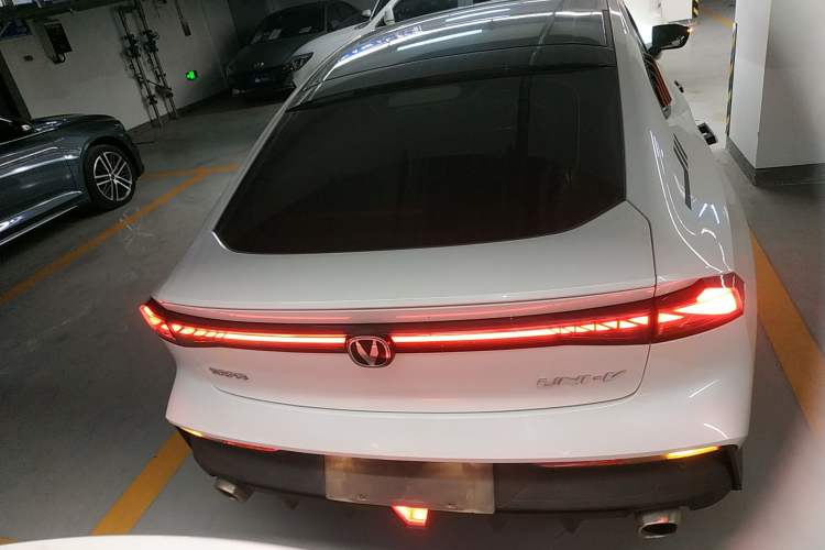 Used Changan UNI-V 2022 1.5T Prestige Version
