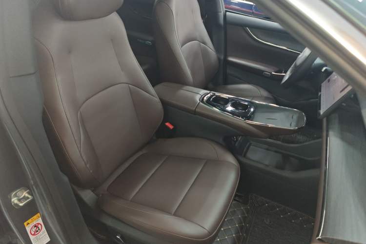 Used  A07 2025 All-Electric "Real Bargain" 525 Luxury Model
