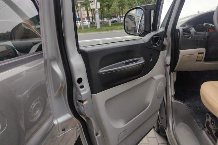 Used FORTHING Lingzhi 2015 V3 1.5L 7-Seater Luxury Model
