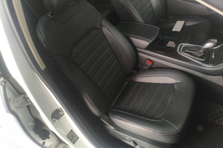 Used Ford Edge 2016 EcoBoost 245 Two-Wheel-Drive Titanium 7-Seater
