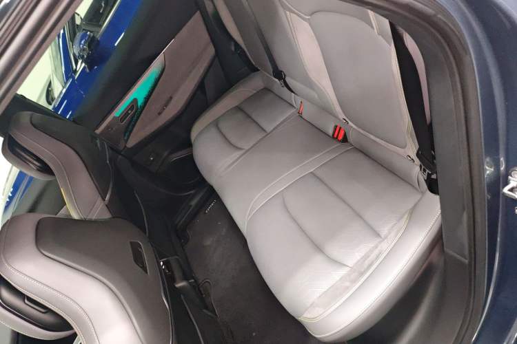 Used Lynk & Co 08 EM-P 2025 220 km All-Wheel-Drive Performance Halo
