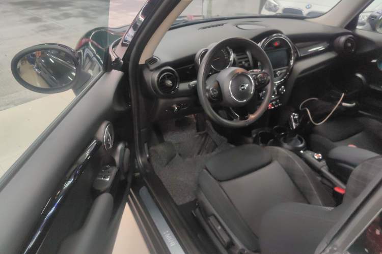 Used  MINI 2018 1.5T COOPER Classic Edition
