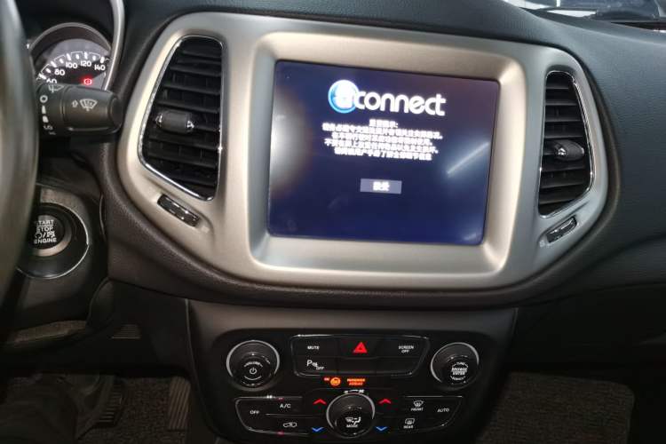 Used  Compass 2017 200T Automatic Family Edition
