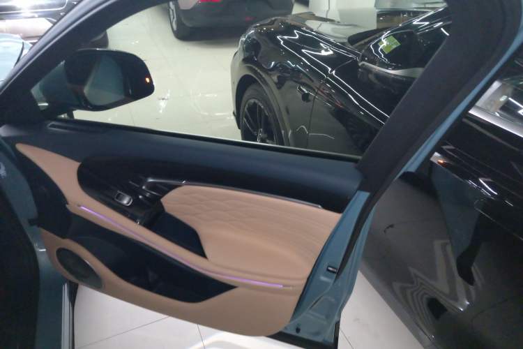 Used VOYAH FREE 2021 Four-Wheel Drive Standard Range-Extended Exclusive Luxury Package
