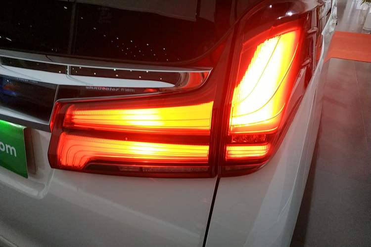 Used Toyota Alphard 2021 Dual-Motor 2.5L Premium Edition
