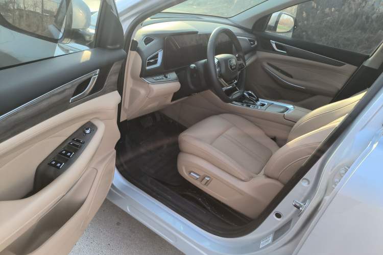 Used  E5 2023 1.5L DE-i 100KM Zhenxiang Edition 7-Seater
