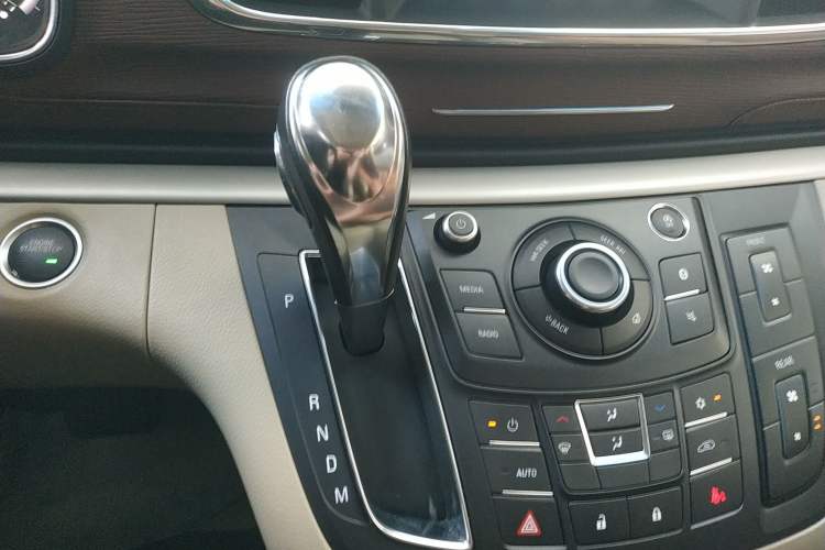 Used Buick GL8 2017 25S Luxury Version China V Standard
