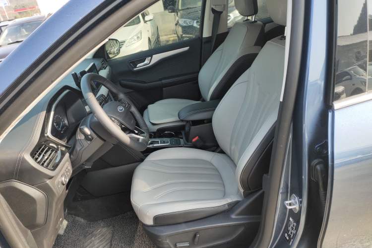 Used Ford Escape 2024 EcoBoost 245 Two-Wheel-Drive Titanium Edition
