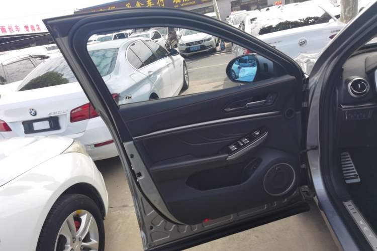 Used Wey VV5 2017 2.0T Flagship Edition
