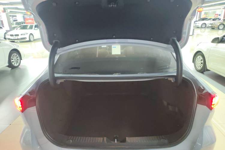 Used  L6 2023 125km MAX
