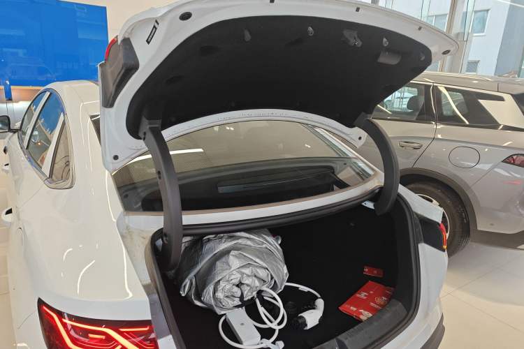 Used BYD Qin L 2025 DM-i Smart Drive 120KM Superior Model
