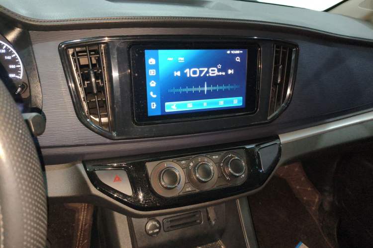 Used FORTHING Lingzhi 2023 M5L 1.6L Base Model 7 Seats
