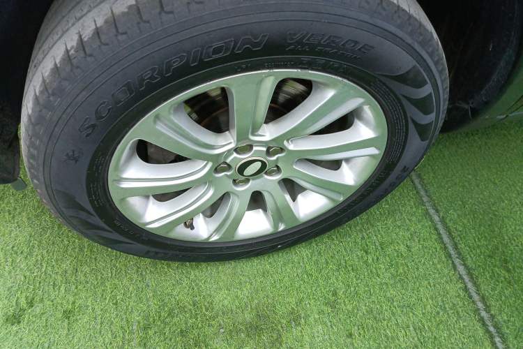 Used Land Rover Discovery Sport 2019 240 PS SE Version China VI Standard
