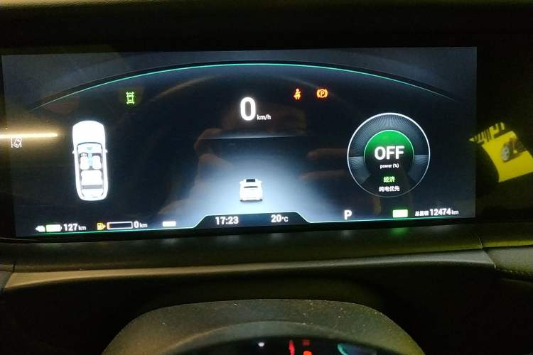 Used VOYAH FREE 2025 318 259 km All-Wheel-Drive Exploration Edition
