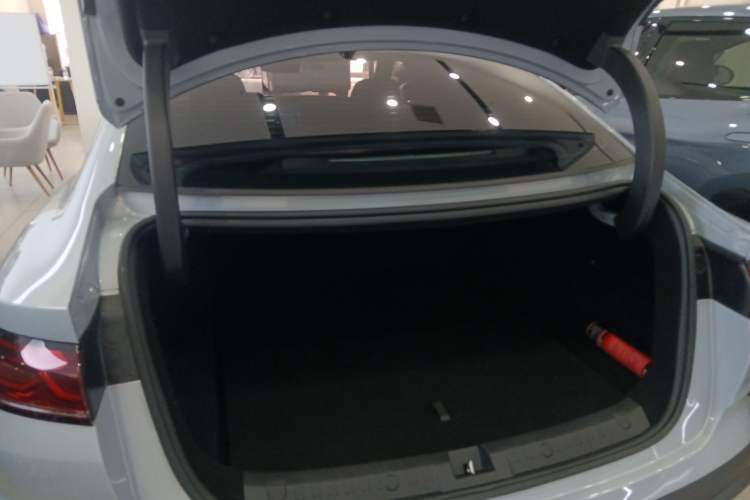 Used BYD Qin L 2025 DM-i Smart Drive 120KM Superior Model
