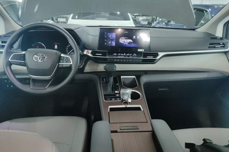 Used Toyota Granvia 2024 2.5L Hybrid Comfort Edition
