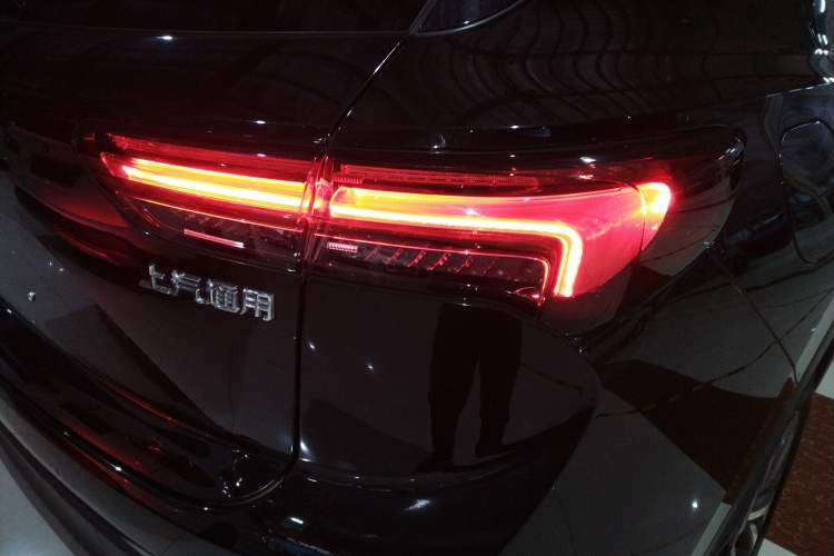 Used Buick Envision 2022 Facelift Encore S 652T Two-Wheel-Drive Luxury Model
