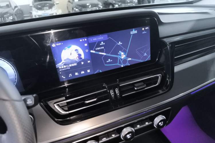 Used Hongqi HS5 2023 2.0T Qixiang Pro Edition
