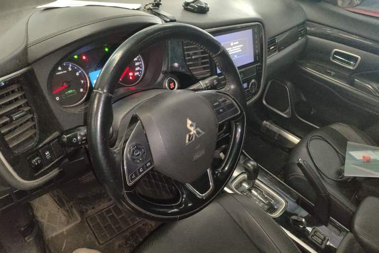 Used Mitsubishi Outlander 2018 2.0L Two-Wheel Drive Glory Edition 5 Seats