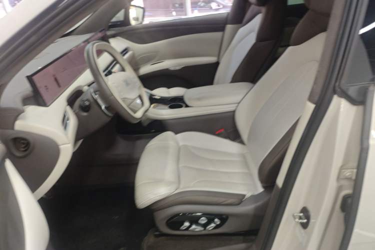 Used  LS7 2023 100kWh Lux Rear-Drive Version