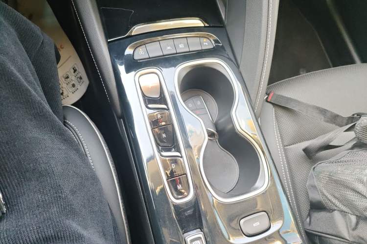 Used Buick Envision 2022 Encore S 552T Two-Wheel-Drive Luxury Model
