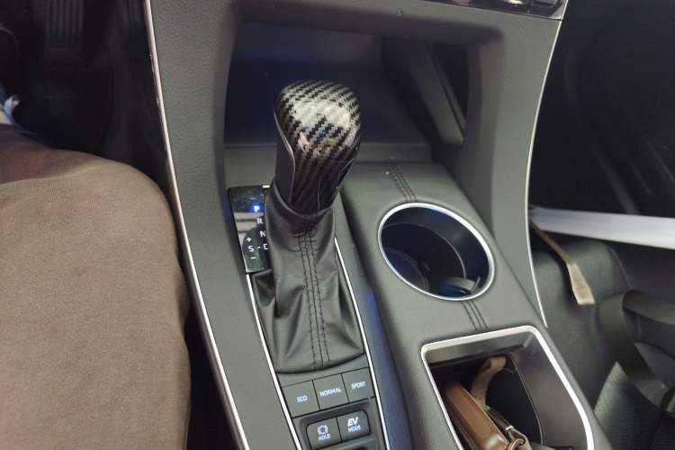 Used Toyota Avalon 2019 Dual-Engine 2.5L XLE Prestige Version China VI Standard