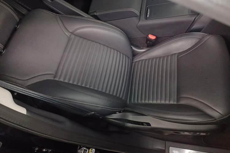 Used Land Rover Discovery 2023 360 PS R-Dynamic S
